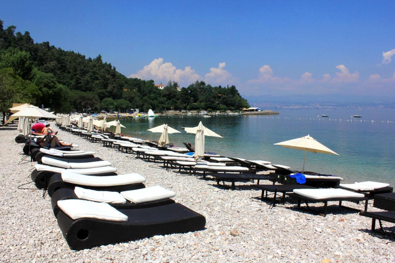 Apartments And Rooms By The Sea Medveja, Opatija - 2305 Lovran Eksteriør bilde