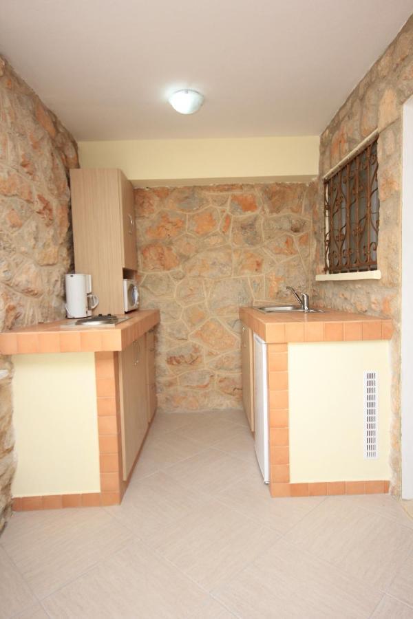 Apartments And Rooms By The Sea Medveja, Opatija - 2305 Lovran Eksteriør bilde