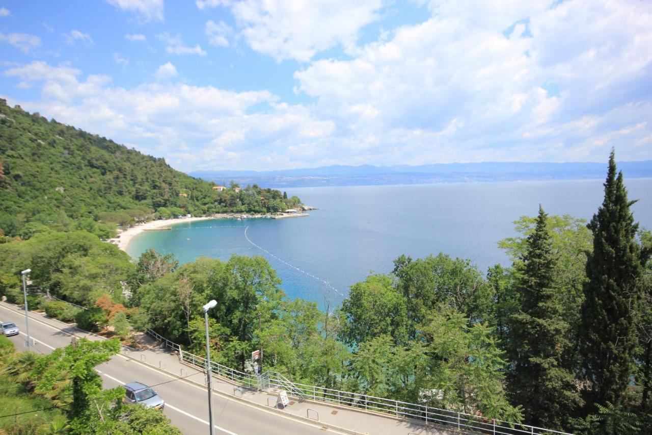 Apartments And Rooms By The Sea Medveja, Opatija - 2305 Lovran Eksteriør bilde