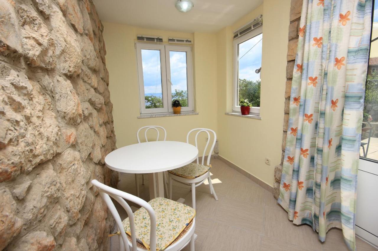 Apartments And Rooms By The Sea Medveja, Opatija - 2305 Lovran Eksteriør bilde